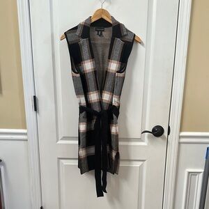 Adrienne Vittadini Black and Beige Plaid Sleeveless Vest